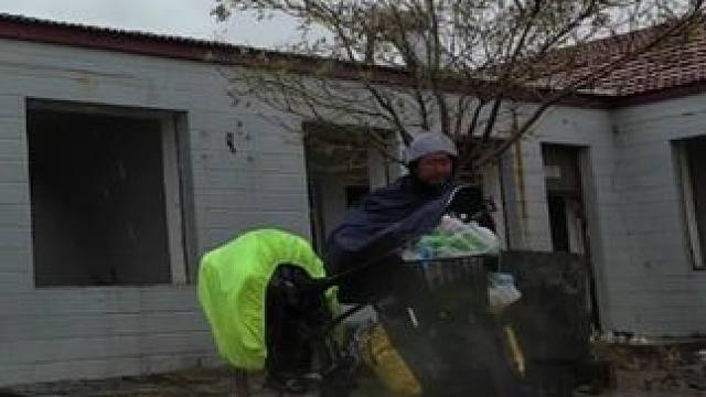 雨天路边废弃房子有怪声，无奈只能冒雨骑行另找，功夫不负有心人#骑行vlog #让骑行成为一种生活 #