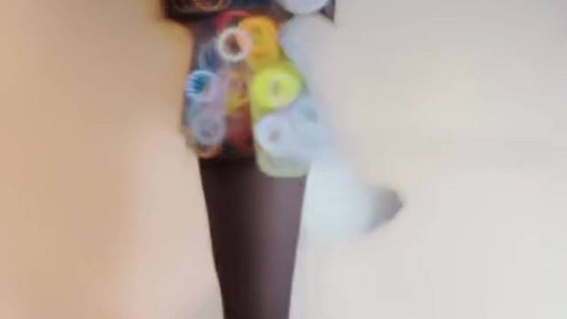 初来人间不知苦，潦草半生一身无。
转身回望来时路，才知生时为何哭。