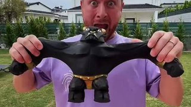 把摔坏的玩偶徒手恢复，这手法简直太牛了！ #看一遍笑一遍 #这操作都看傻了 #老外真会玩 #哈哈哈皮