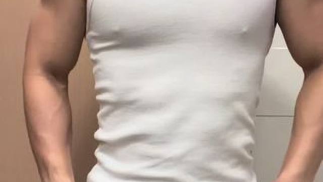 热爱运动 #腹肌 #好身材就要不断的雕刻 #自律的顶端就是享受孤独 #给减脂人一点坚持下去的动力 #