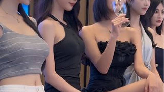 #美女模特 #大长腿 #完美身材 #满屏大长腿 #穿搭