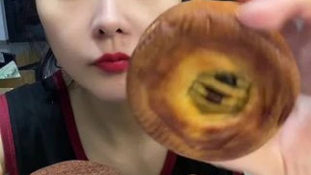 #还没到中秋就馋月饼了 #从来没吃过这么好吃的东西 #好好吃饭好好生活 #妈呀太香了 #不敢想象这一