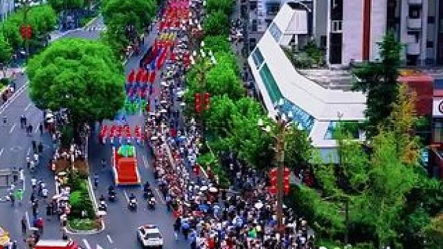 万人游利州，广元女儿红#广元女儿节 #人山人海才是国泰民安 #你来过现场吗 #现场直击 #热闹的一条