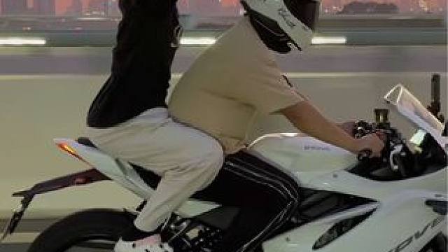 又到听罗生门的季节#机车 #情侣 #赛550s #又到了听罗生门的季节