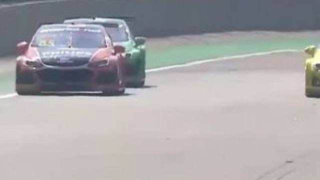 偷鸡不成蚀把米 #弯道快才是真的快 #比赛现场 #专业车手 #赛车 #冠军之路