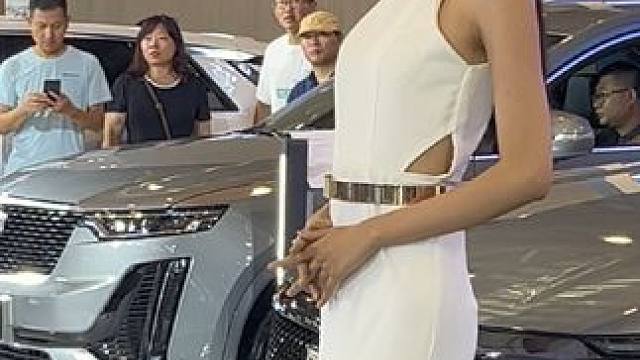 我不只是销售。。。 带你阅遍美好#2024青岛秋季车展 #青岛秋季国际车展 #大长腿美女 #青岛车展