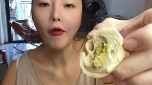 #还没到中秋就馋月饼了 #这届月饼礼盒卷起来了 #好好吃饭好好生活 #从来没吃过这么好吃的东西 #黄