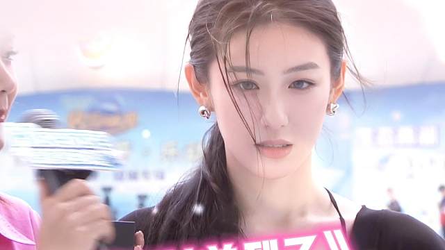 这个博主也太宠粉了吧！#万万没想到 #快乐向前冲 #意想不到的结局 #参加向前冲人可以掉但妆不能