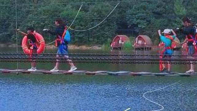 九峰山景区 #养在九峰山 工作为了养活躯体，旅游丰富灵魂，一周有七天，总要花一天的时间去九峰山看看风