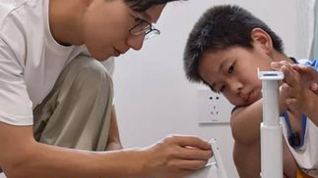 这是年糕妈妈团队第4年做浙江省妇女儿童基金会的“焕新乐园”公益项目，小辉是我们帮助改善房间的第21户