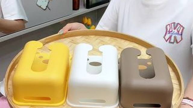 免打孔的小熊壁挂纸巾盒，想放哪里放哪里，拿取纸巾太方便啦#壁挂纸中盒  #纸巾盒  #生活好帮手  
