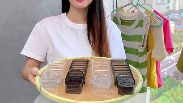 哪都能挂的 #旅行衣架  升级吸盘的了，现在不止哪都能挂还哪都能吸了，以后出差旅行就不怕衣服没地方晾