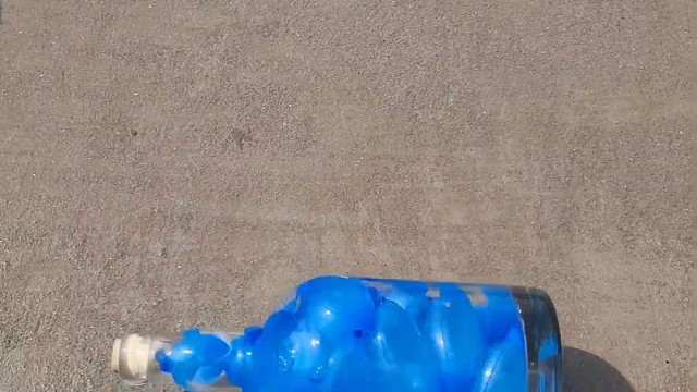 楼梯滚瓶子爆破解压时刻