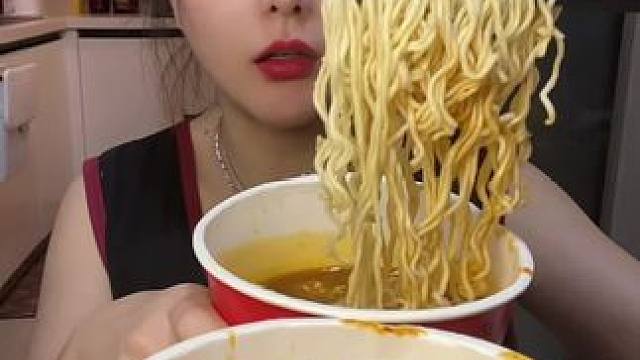 #深夜放毒系列之让你饿的睡不着 11.96桶❤️#好好吃饭好好生活 #从来没吃过这么好吃的东西 #不