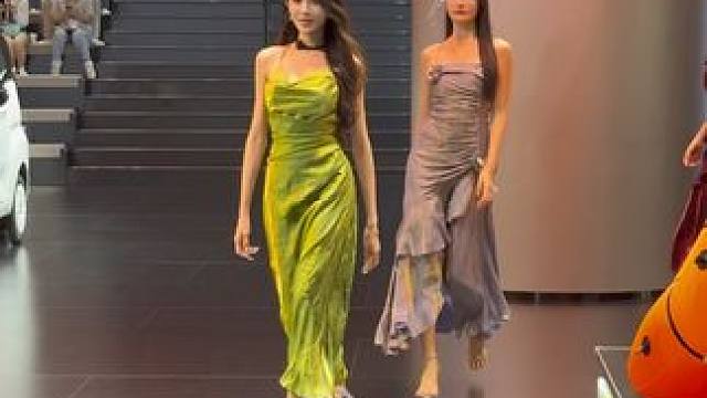 #2024成都国际车展 #美女模特 #完美身材 #大长腿 #穿搭