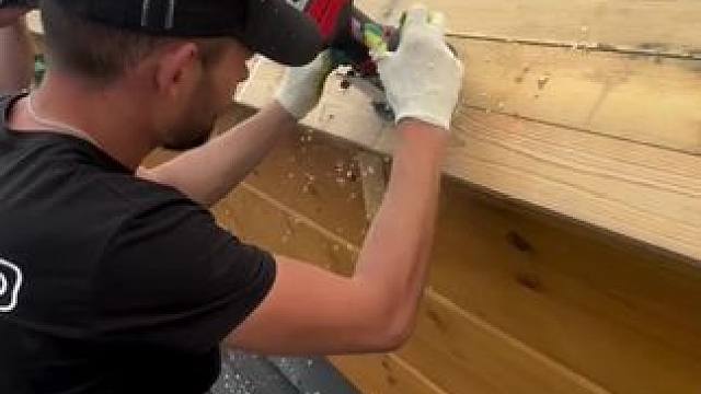 德国木屋的屋顶防水施工，纯手工钣金制作工艺！#木屋建造 #木屋防水 #施工工艺 #屋顶防水 #防水以