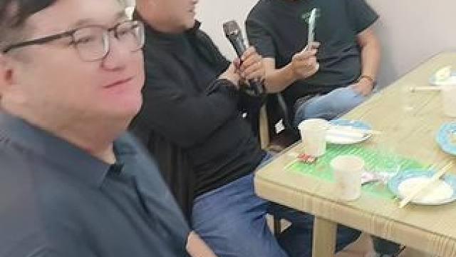 吃着羊头，唱着歌，太棒了