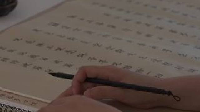 【瀞】
提灯引路，路漫漫其修远；
言传身教，教谆谆而明道。
祝福天下老师们喜乐每一天。#感受身体与心