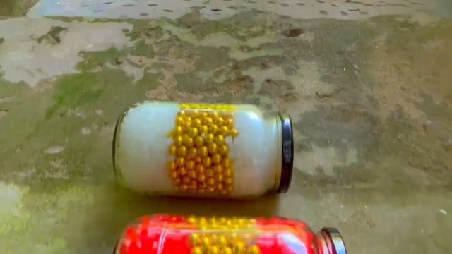 楼梯滚瓶子爆破解压时刻