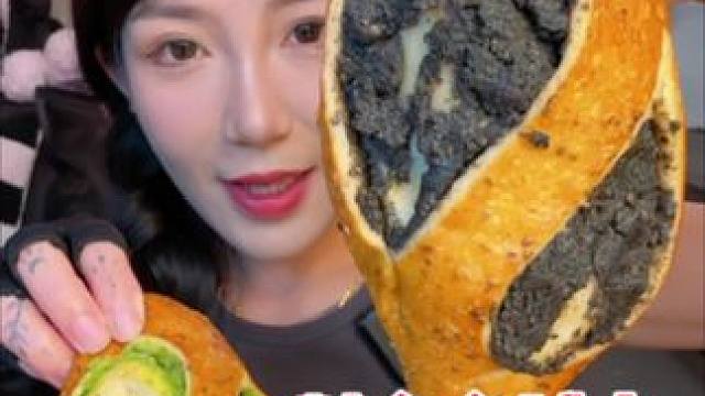 很推荐的一款哦 内馅多多 都快爆出来的那种 首推肯定是黑芝麻的哈！有嚼劲的碱水面包 ！馅料多 很扎实