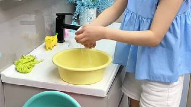 #兔耳脸盆架  可以收纳多个脸盆，家里的鞋刷都可以挂上去，还不占空间#免打孔  #小兔脸盆置物架