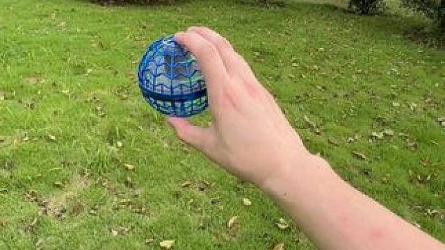 好玩是好玩，但是费脸~ #玩个很新的东西 #飞行玩具 #玩具