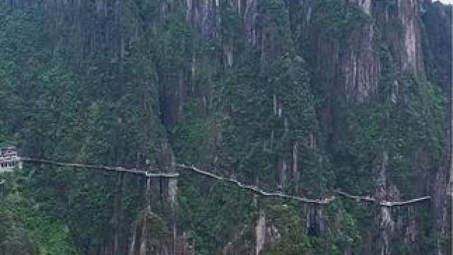 来湖南的人大部分都只知道张家界，在南部的南岭山脉中其实还有这座大山可以跟张家界媲美，它就是不用爬的莽