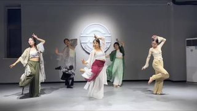 一杯咖啡体验一天跳舞课！换不换？#福州团购舞蹈 #国风爵士 #龙龙编舞 #一学就会系列 #翻跳