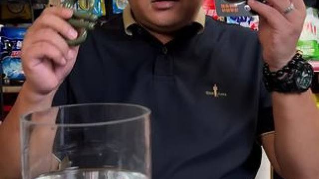 不沉水钓鱼剪刀 这是一款浮水的钓鱼剪刀，优质不锈钢剪片设计，剪刀锋利。#钓鱼剪刀推荐 #钓鱼剪刀 #