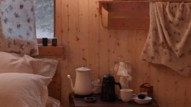 助眠视频，呆在暴风雪的温暖小屋，听嘶吼的风声，放松睡眠 #白噪音 #助眠视频 #解压助眠 #入睡困难