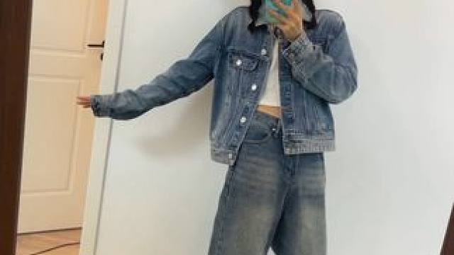 牛仔外套搭土星的耳钉#ootd穿搭 #又酷又飒的早秋ootd #开学穿搭 #牛仔外套 #jennie