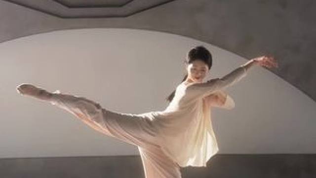 有一天这首歌会变老 就像老杨树上的枝芽 #舞蹈 #原创 #现代舞 #有一天这首歌会变老 #单依纯