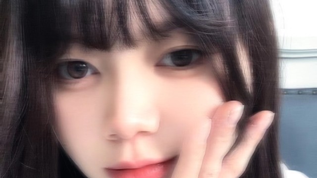 最近手头有点紧，

能借你的手牵牵吗？