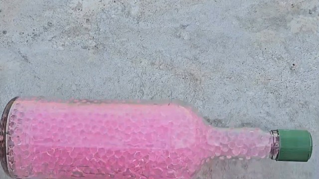 楼梯滚瓶子爆破解压时刻