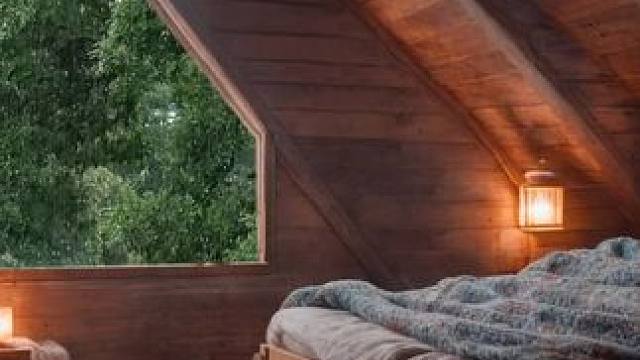 安静的听一场雨吧，在舒适的阁楼小屋里休息和睡眠 #白噪音 #助眠视频 #解压助眠