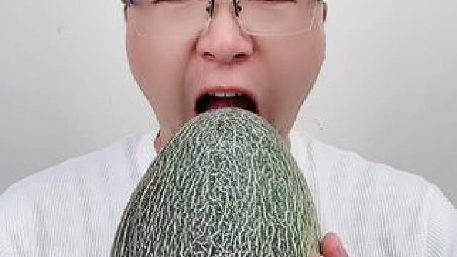 朋友请我吃鸡蛋 #一口一口把你吃掉 #这个太好玩了 #快来和我一起玩吧 #惊不惊喜意不意外 #原生态