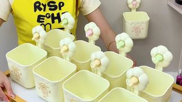 颜值这么高的#花朵吸盘置物架  喜欢的姐妹可以给家里安排上几个，不管吸在哪里都可以#吸盘置物架  #