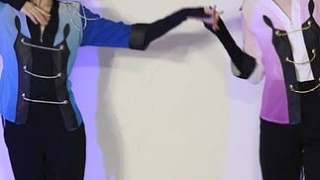 手上什么东西亮晶晶的✨#冰上的尤里 #维克托 #胜生勇利 #维勇 #cos