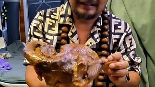 出发云南第一天，晚餐干一个扒鸡，没想到鸡屁股太香了 #喝就完了 #户外美食 #东北特色