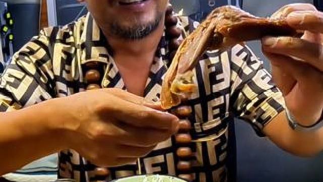 头一天出发，沙和尚就干了一个鸡，下集#房车生活 #露营美食 #有酒有肉