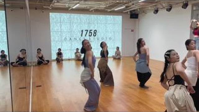 一些课堂视频♥️ #舞蹈课堂随拍 #戴萍风格系统专攻 #戴萍编舞
零基础练习段落