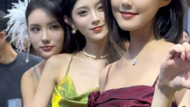 #2024成都国际车展 #美女模特 #完美身材 #大长腿 #穿搭