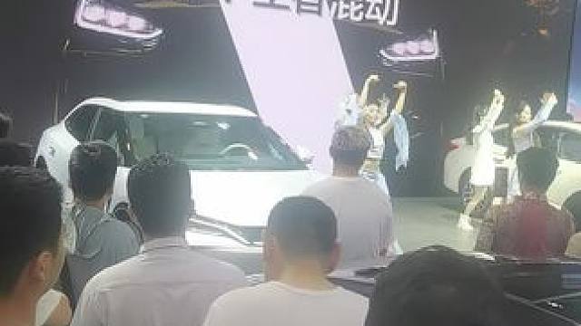 精彩演出进行中 #车展现场 #2024青岛秋季车展 #青岛秋季国际车展 #青岛车展#满屏大长腿