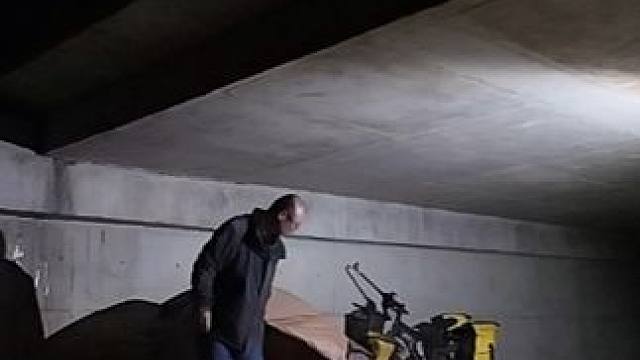 为了早日到阿拉善右旗过中秋，离开免费度假酒店，晚上桥下过夜#骑行内蒙古 #骑行vlog #长途骑行 