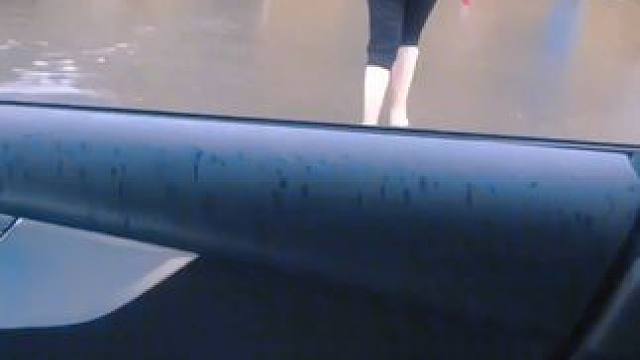 雨天到了，给家人安排上这款#一次性防水鞋套  ，加长加厚长筒，耐磨防滑，雨天出门套在鞋上，不怕湿鞋湿