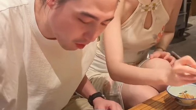 一天天的吃个饭都不消停