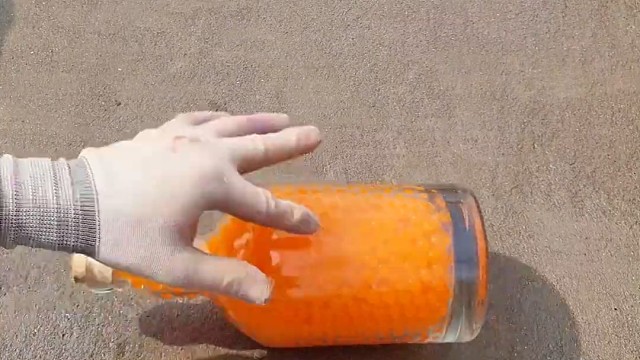 楼梯滚瓶子爆破解压时刻