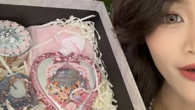 该出手时就出手啊宝子们！ #美妆种草  #花知晓礼盒  #花知晓新品  #彩妆推荐