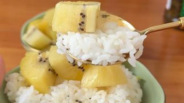 世界上有两种光芒 一种是正在升起的太阳 一种是热乎米饭配酱 我的饭有救了 你的酱来了#日常vlog 