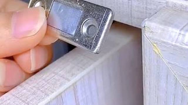 家里柜门、抽屉门不好关的，试试这个#强磁门吸  ，一边贴一个，轻松搞定。#小东西大用处  #生活小帮